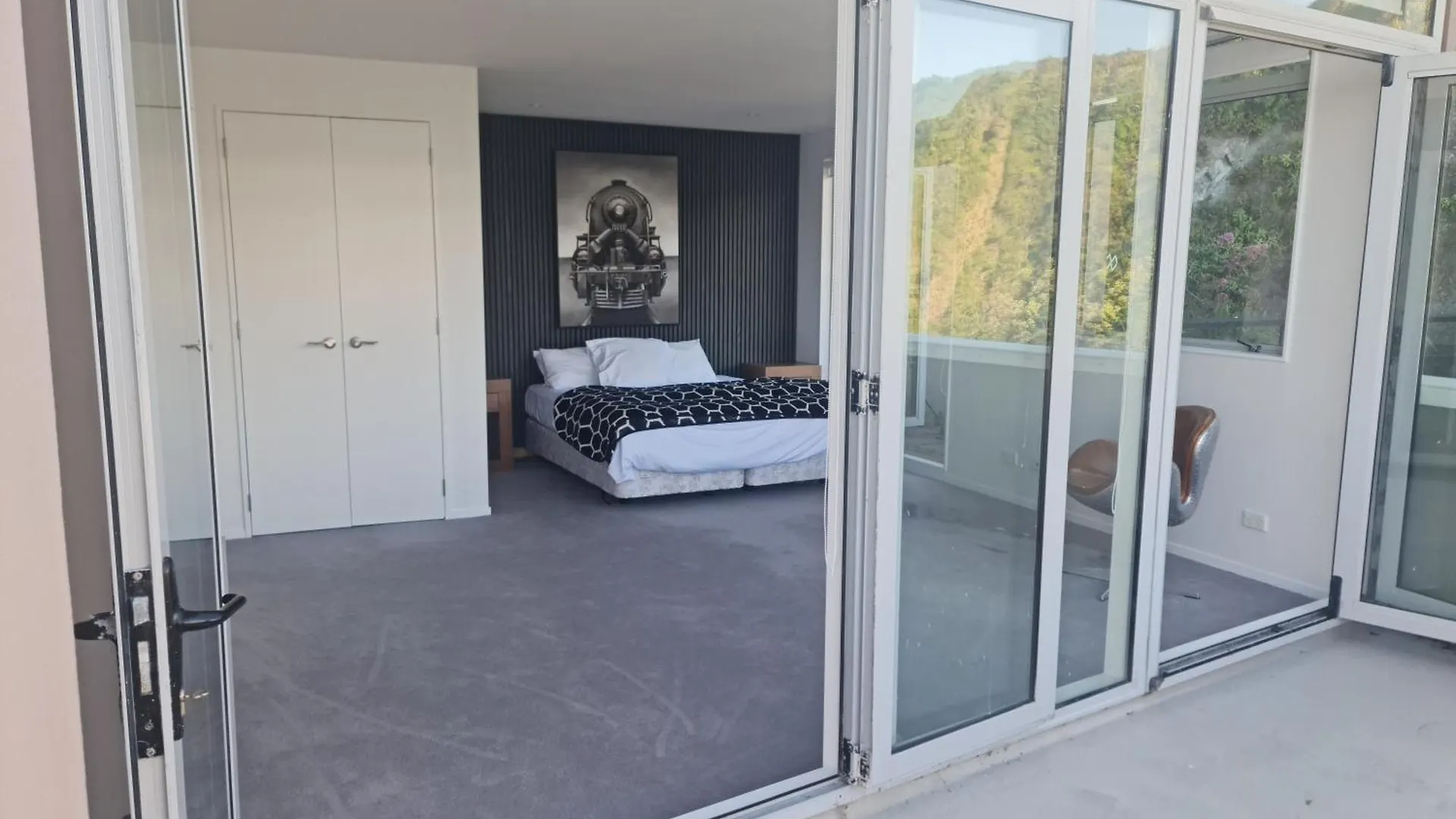 Starship Enterprise Villa Wellington New Zealand