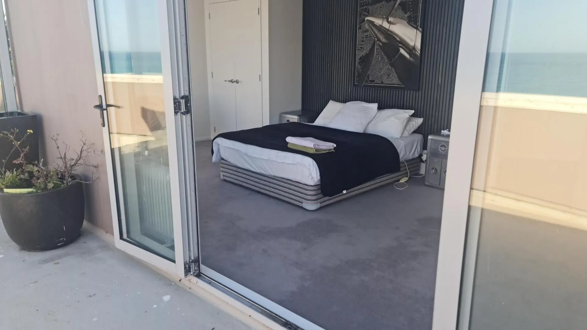 Starship Enterprise Villa Wellington