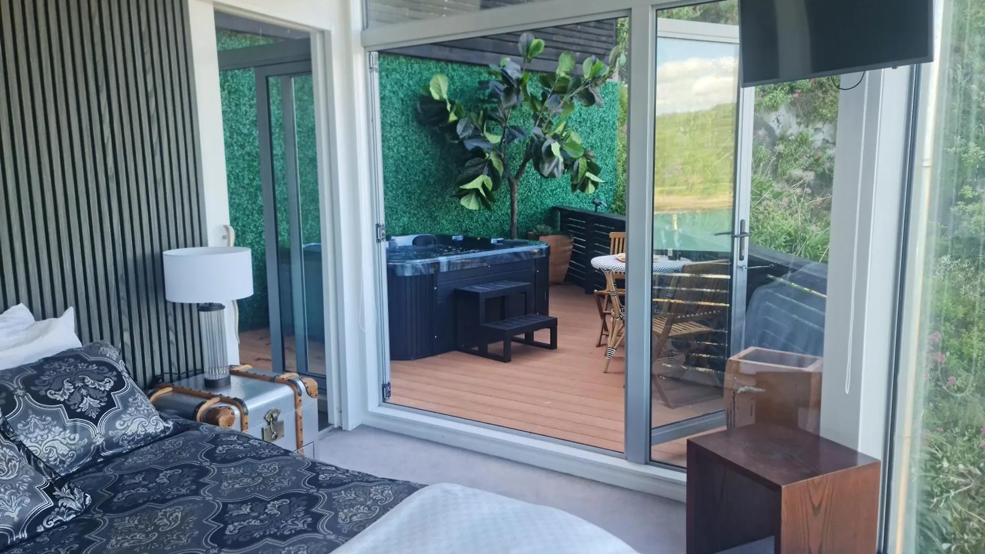 Starship Enterprise Villa Wellington