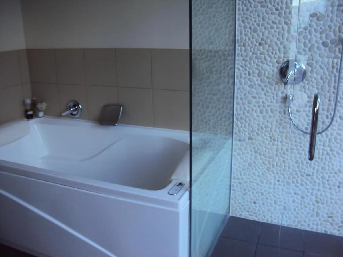 Starship Enterprise Villa Wellington 0*,  New Zealand